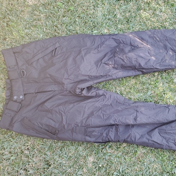 Mens snow pants like new - Picture 2 of 8